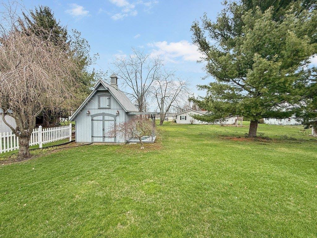 1380 Center Lane Dr, Ashland, OH 44805