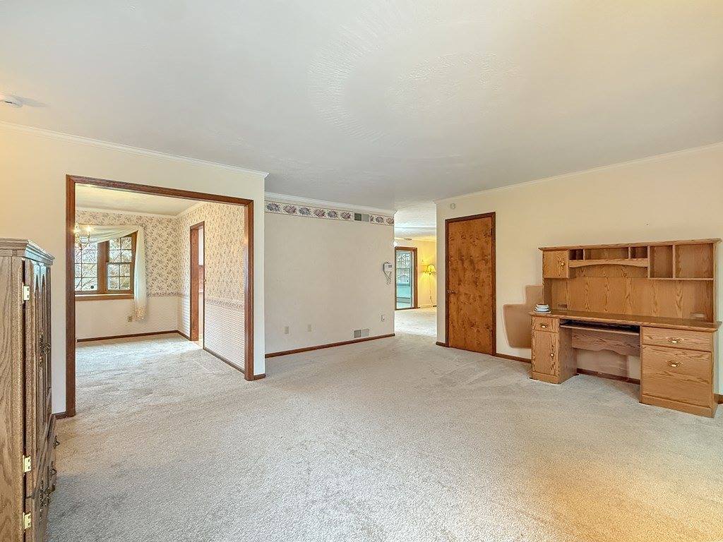 1380 Center Lane Dr, Ashland, OH 44805