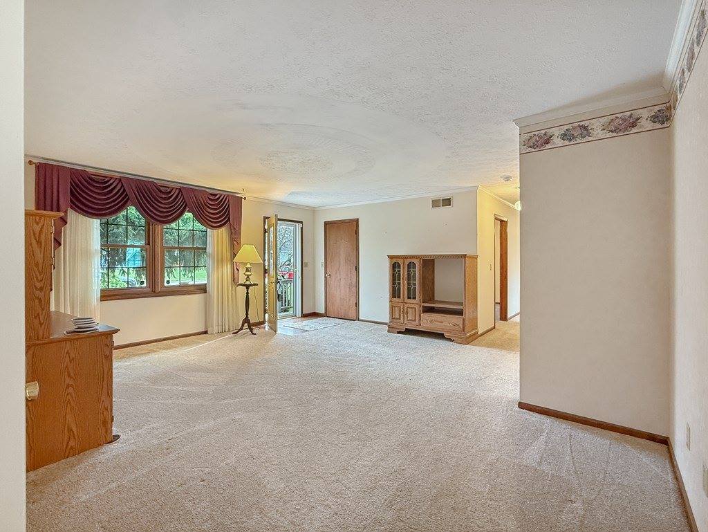 1380 Center Lane Dr, Ashland, OH 44805