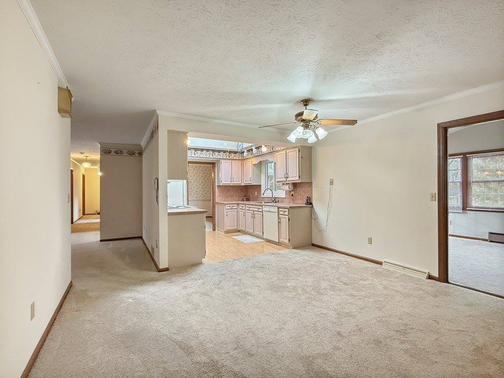 1380 Center Lane Dr, Ashland, OH 44805