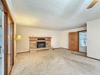 1380 Center Lane Dr, Ashland, OH 44805