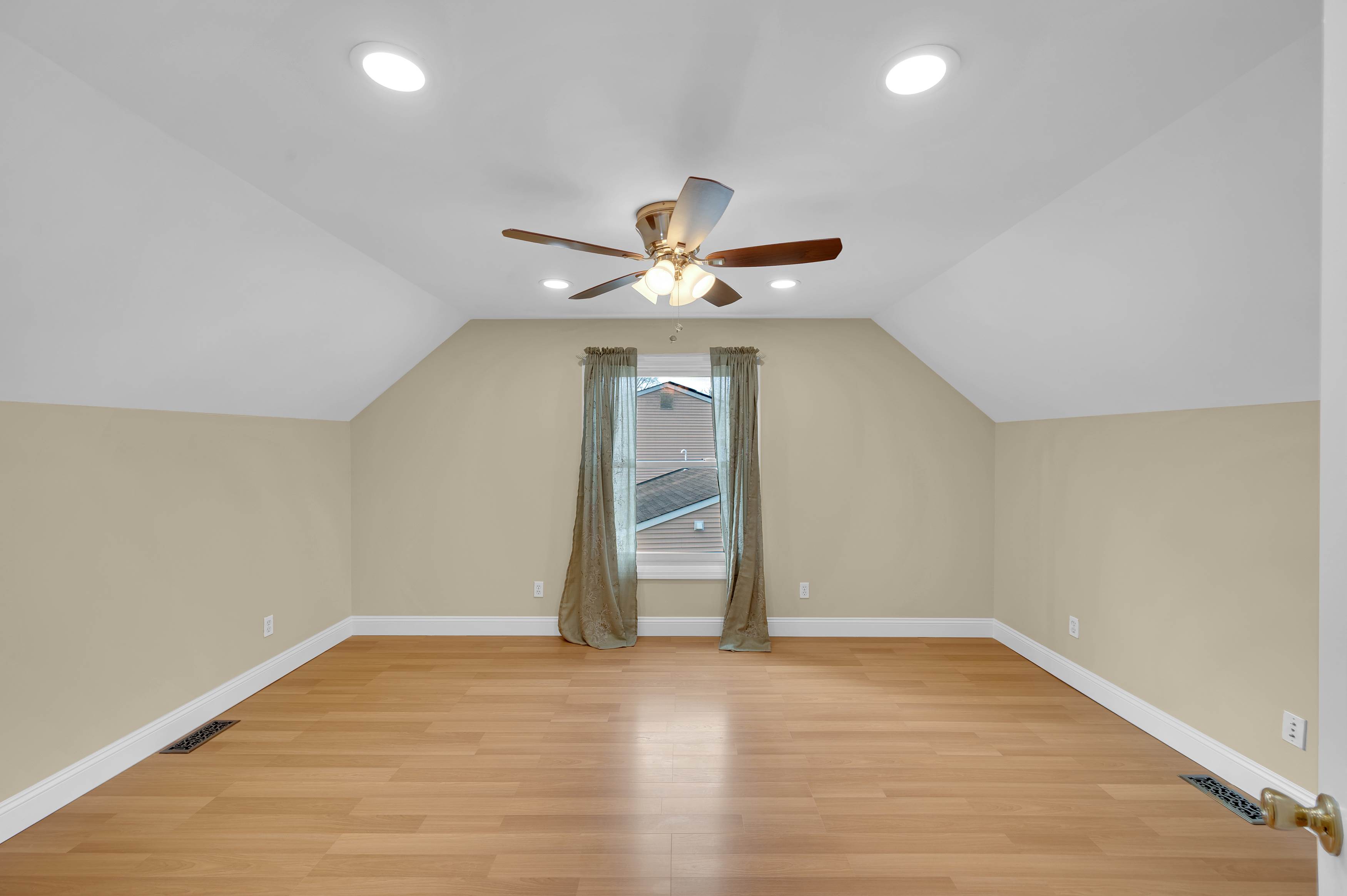 114 Starlight Road, Howell, NJ 07731