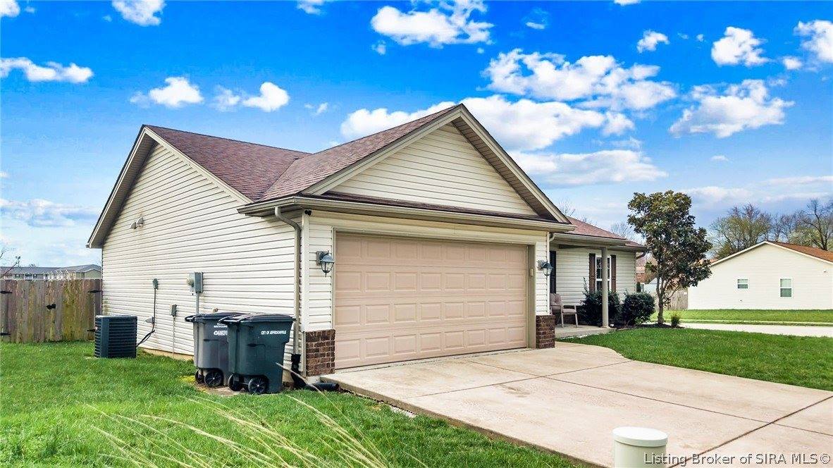 2206 Hall Lane, Jeffersonville, IN 47130