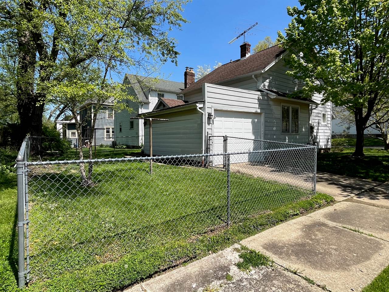 424 Sharp St, Ashland, OH 44805