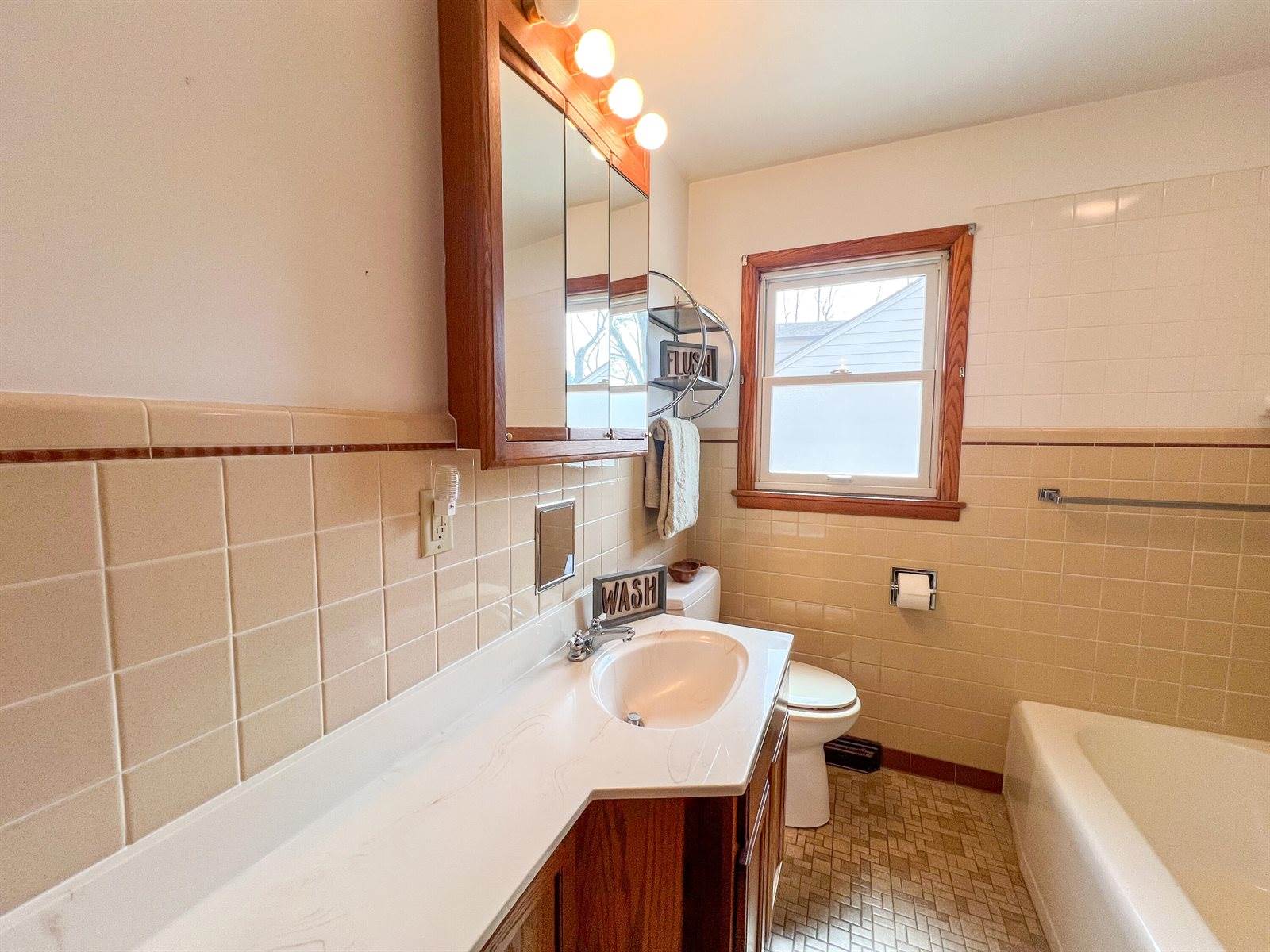 3033 27th St South, La Crosse, WI 54601