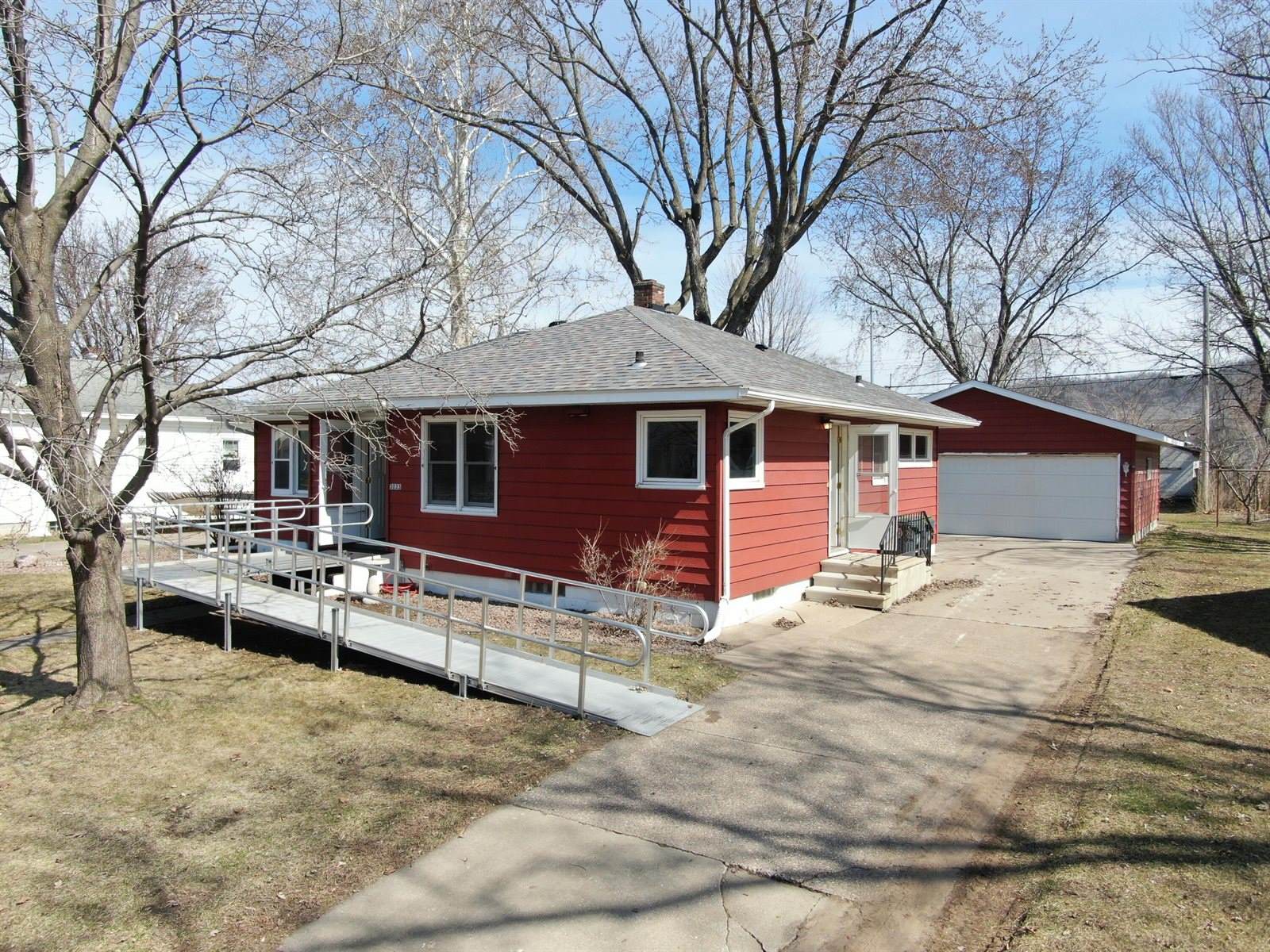 3033 27th St South, La Crosse, WI 54601