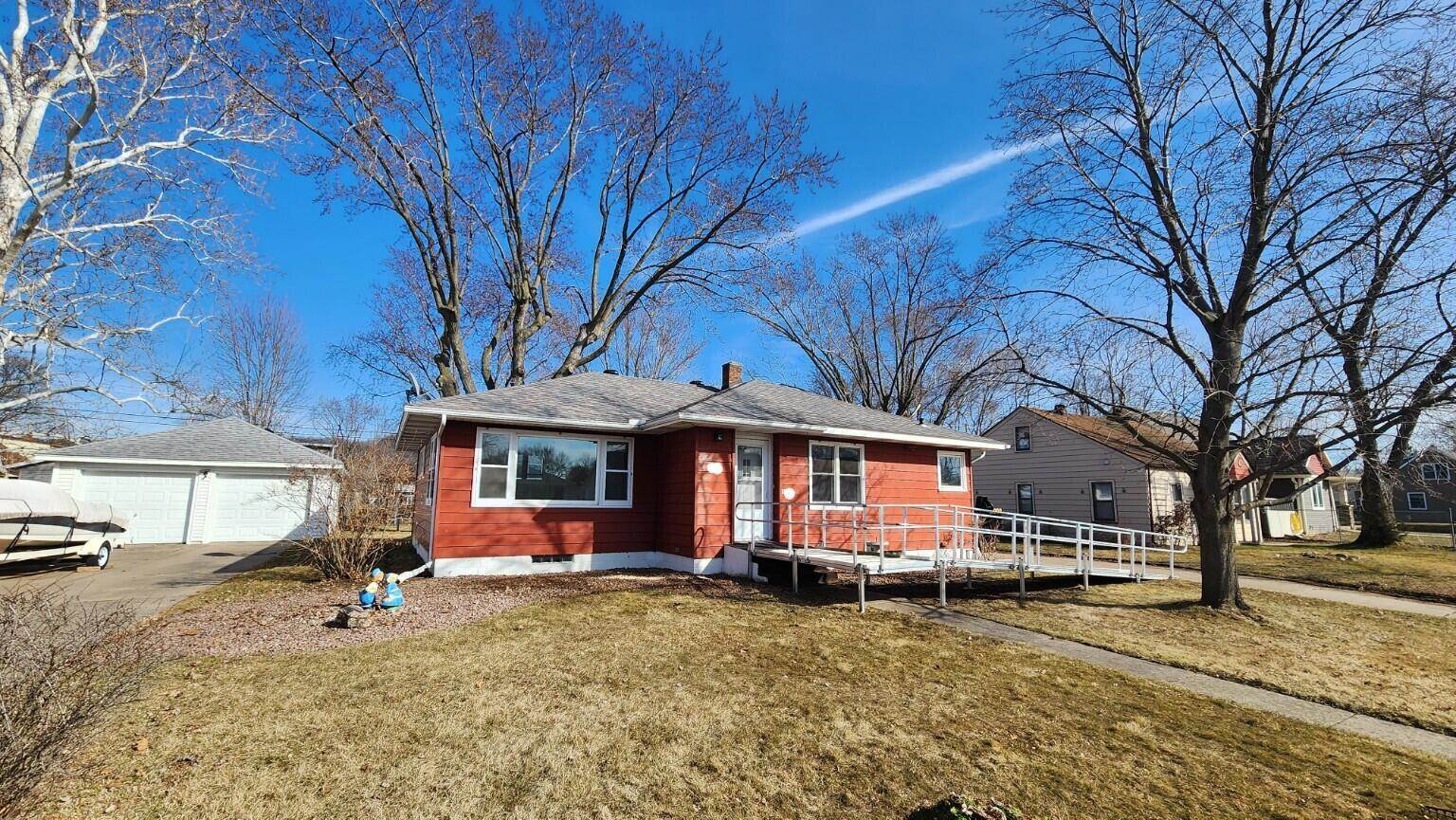 3033 27th St South, La Crosse, WI 54601