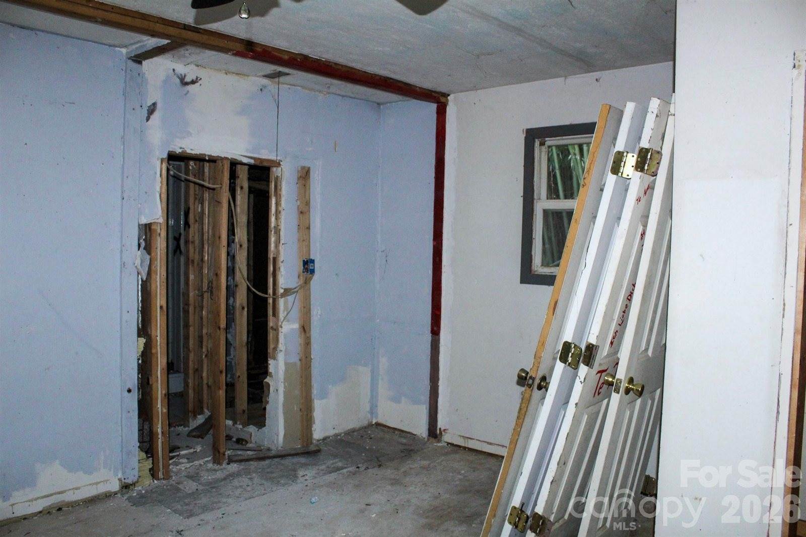 1293 Lake Logan Road, Canton, NC 28716