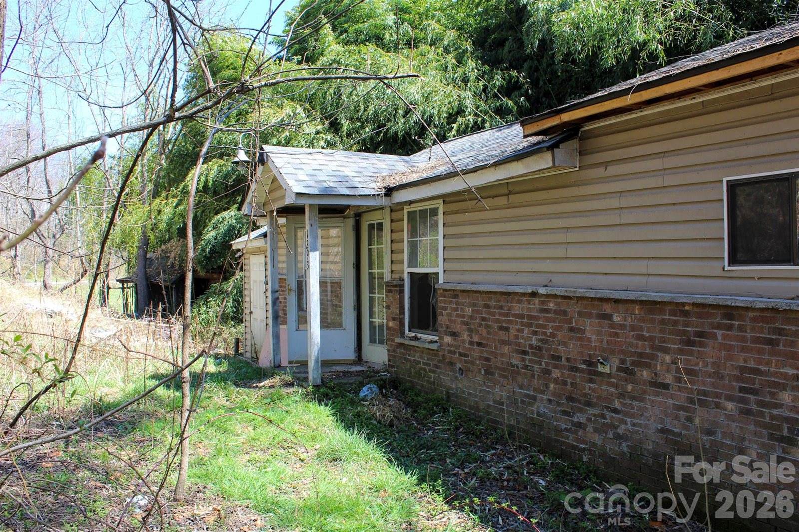 1293 Lake Logan Road, Canton, NC 28716