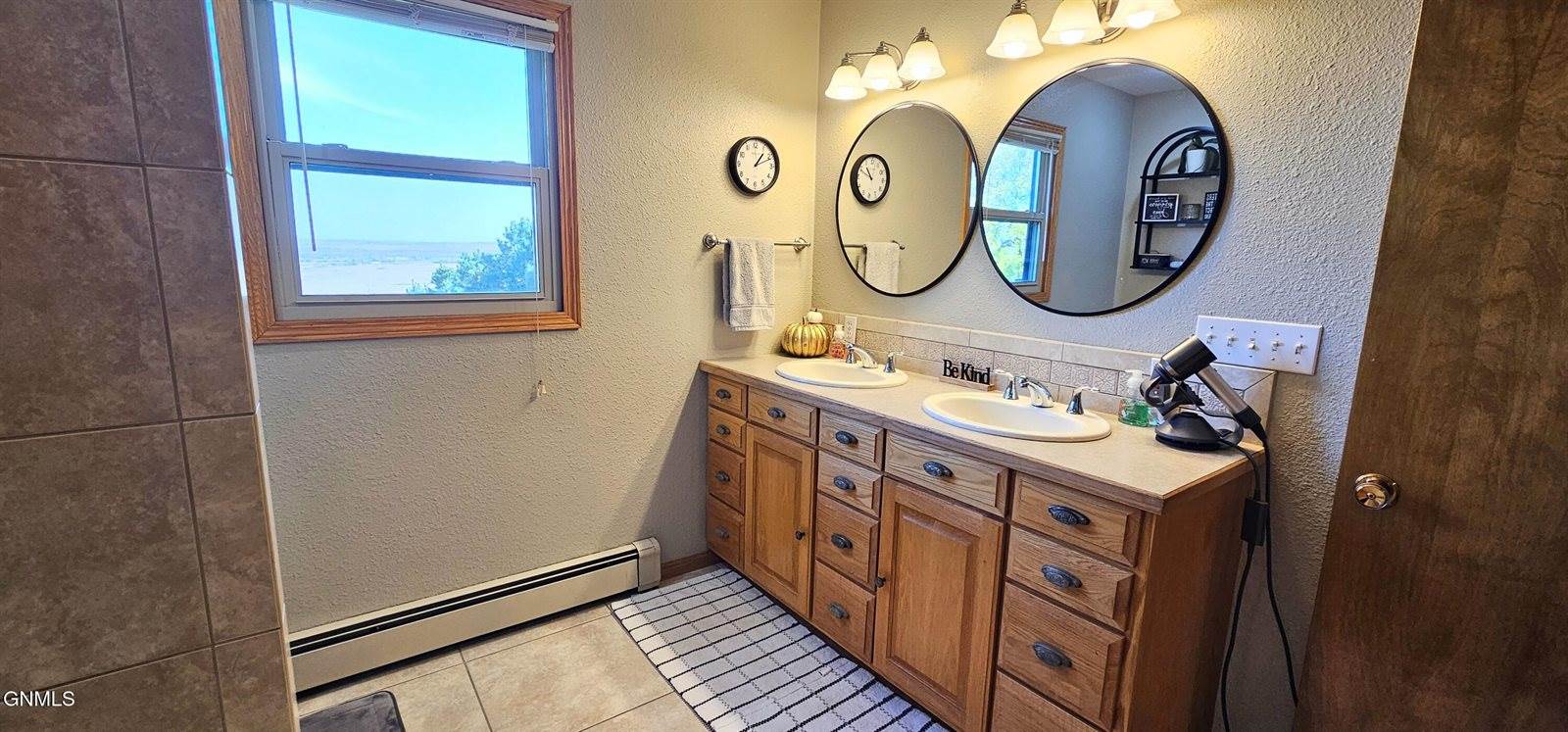 4204 Old Red Trail NW, Mandan, ND 58554