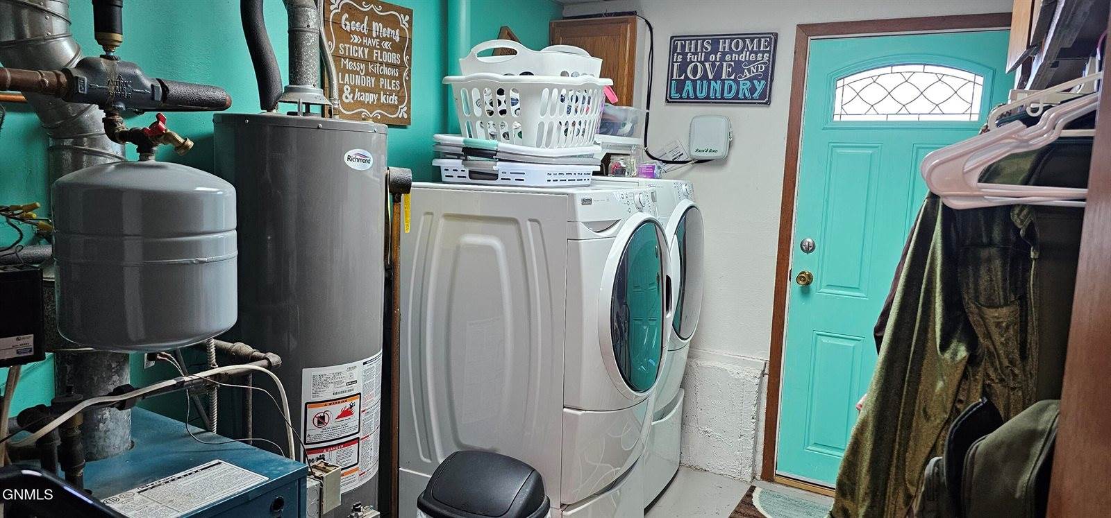 4204 Old Red Trail NW, Mandan, ND 58554