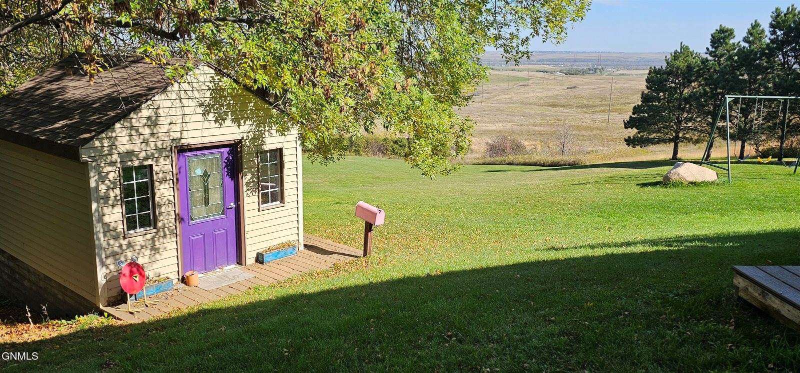 4204 Old Red Trail NW, Mandan, ND 58554