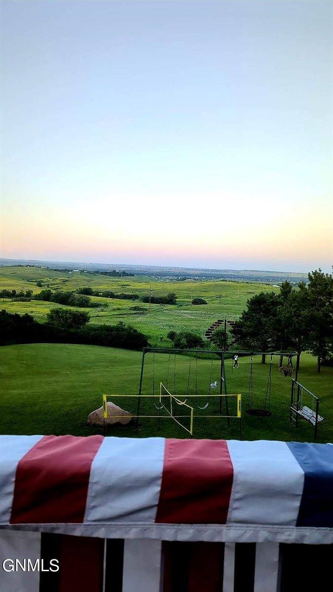 4204 Old Red Trail NW, Mandan, ND 58554