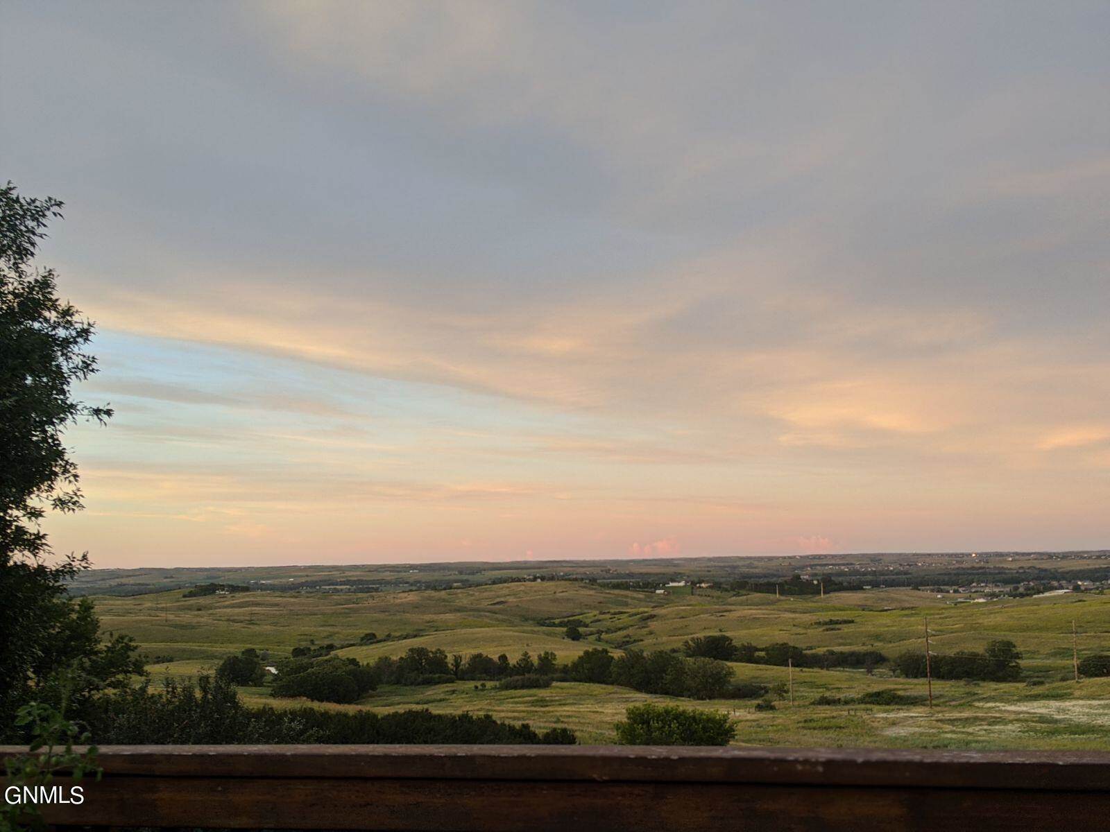 4204 Old Red Trail NW, Mandan, ND 58554