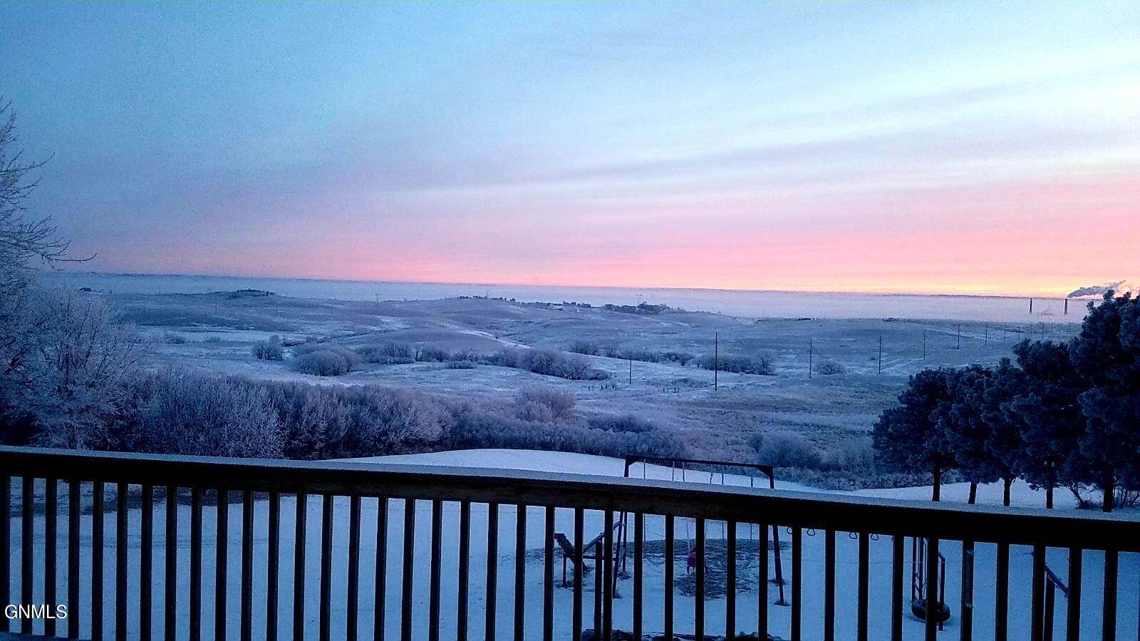 4204 Old Red Trail NW, Mandan, ND 58554