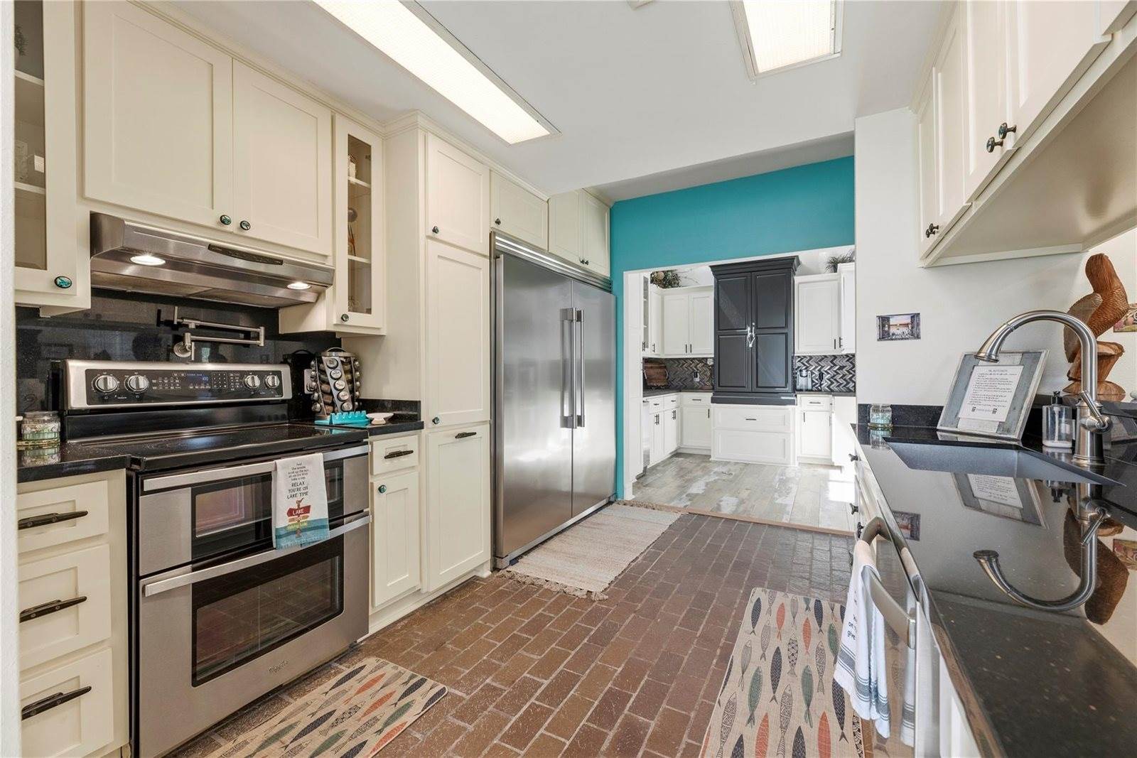 800 Northwoods Drive, Point Blank, TX 77364