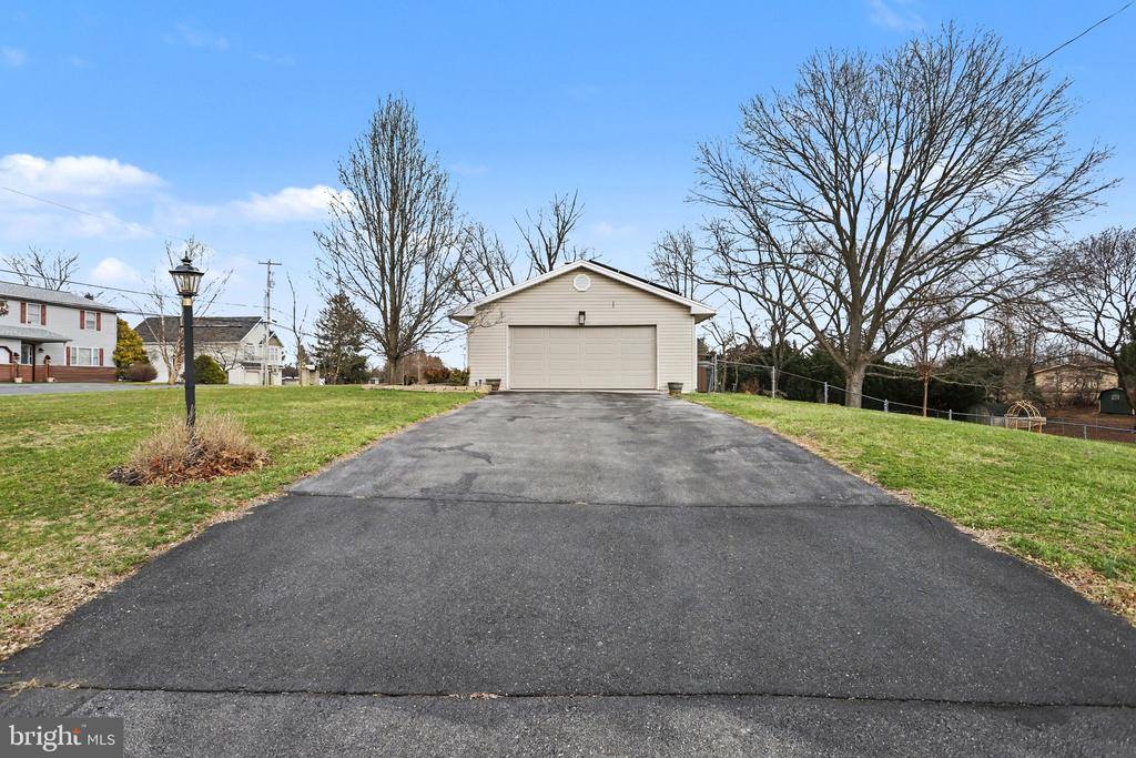 60 Fairway Drive, Etters, PA 17319