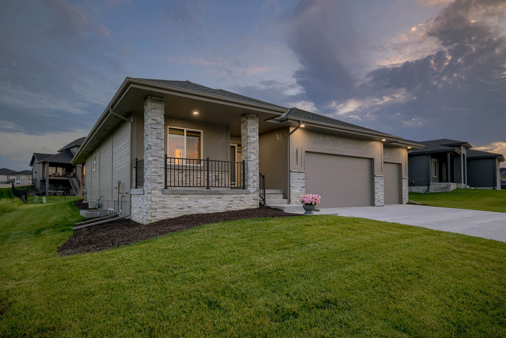 20511 Hartman Ave, Elkhorn, NE 68022