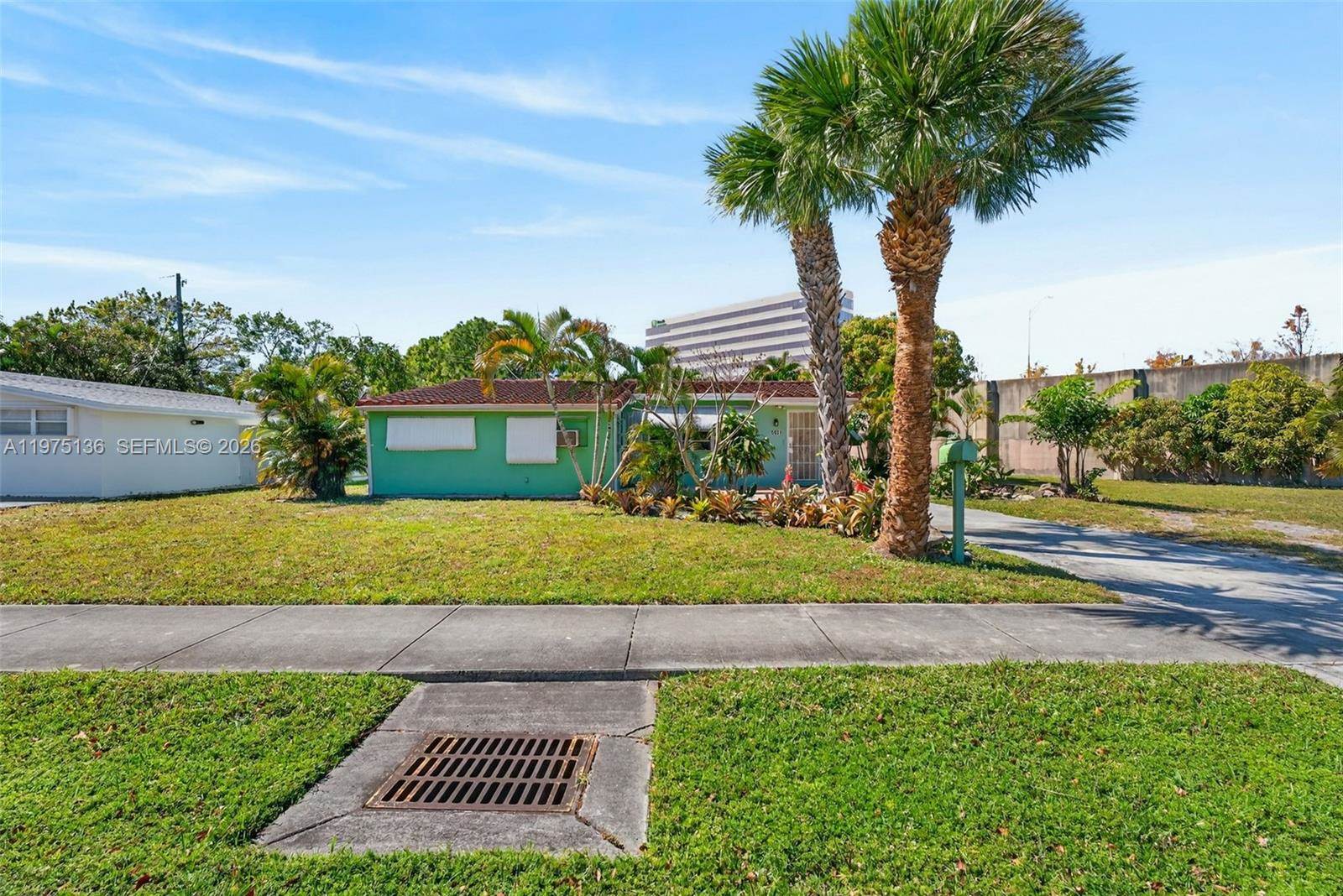 5931 NE 1st Ave, Oakland Park, FL 33334