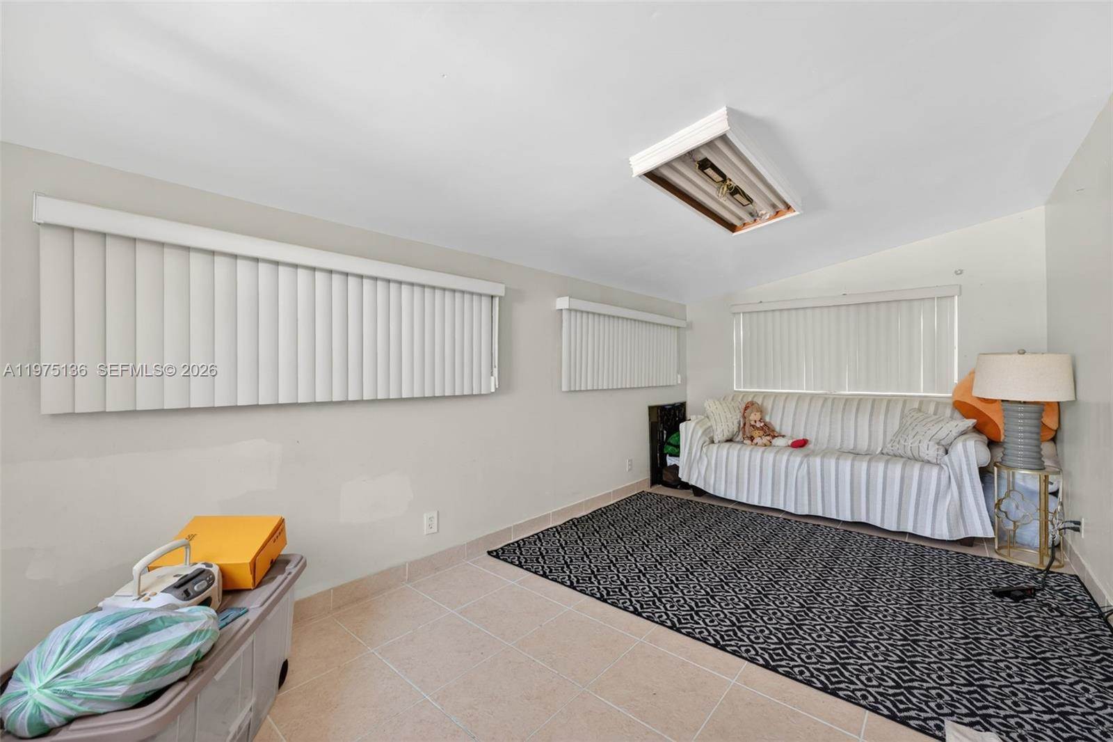 5931 NE 1st Ave, Oakland Park, FL 33334