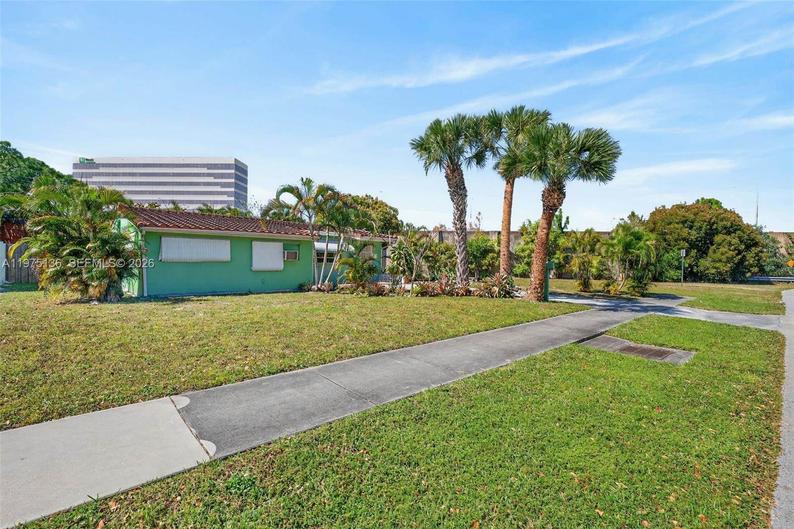 5931 NE 1st Ave, Oakland Park, FL 33334
