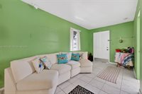 5931 NE 1st Ave, Oakland Park, FL 33334