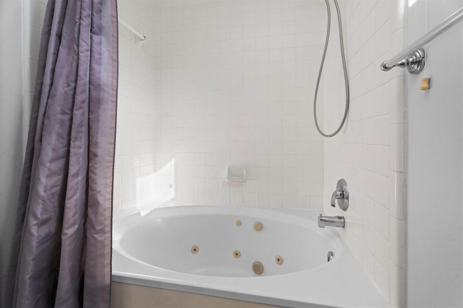 2711 Chenevert Street, Houston, TX 77004