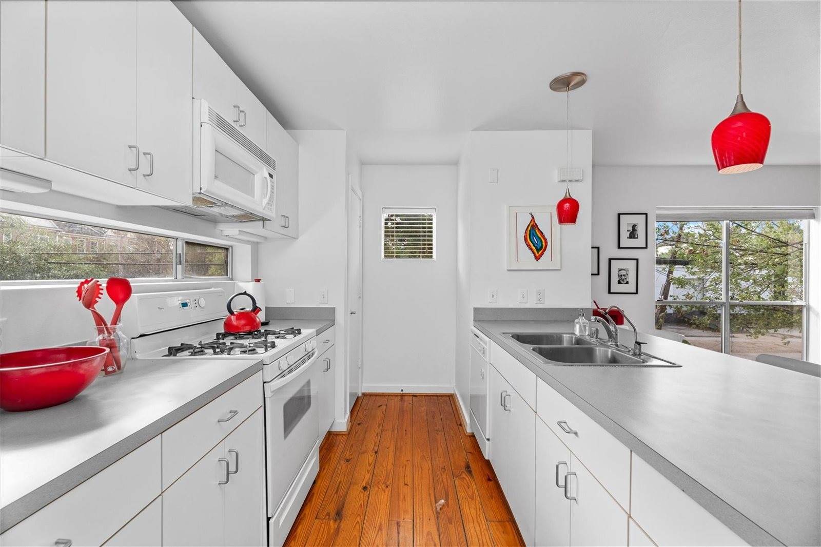 2711 Chenevert Street, Houston, TX 77004