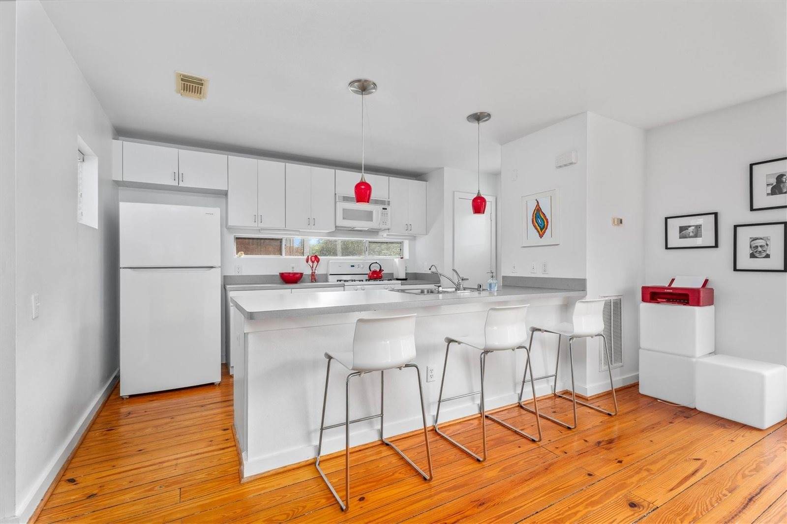 2711 Chenevert Street, Houston, TX 77004