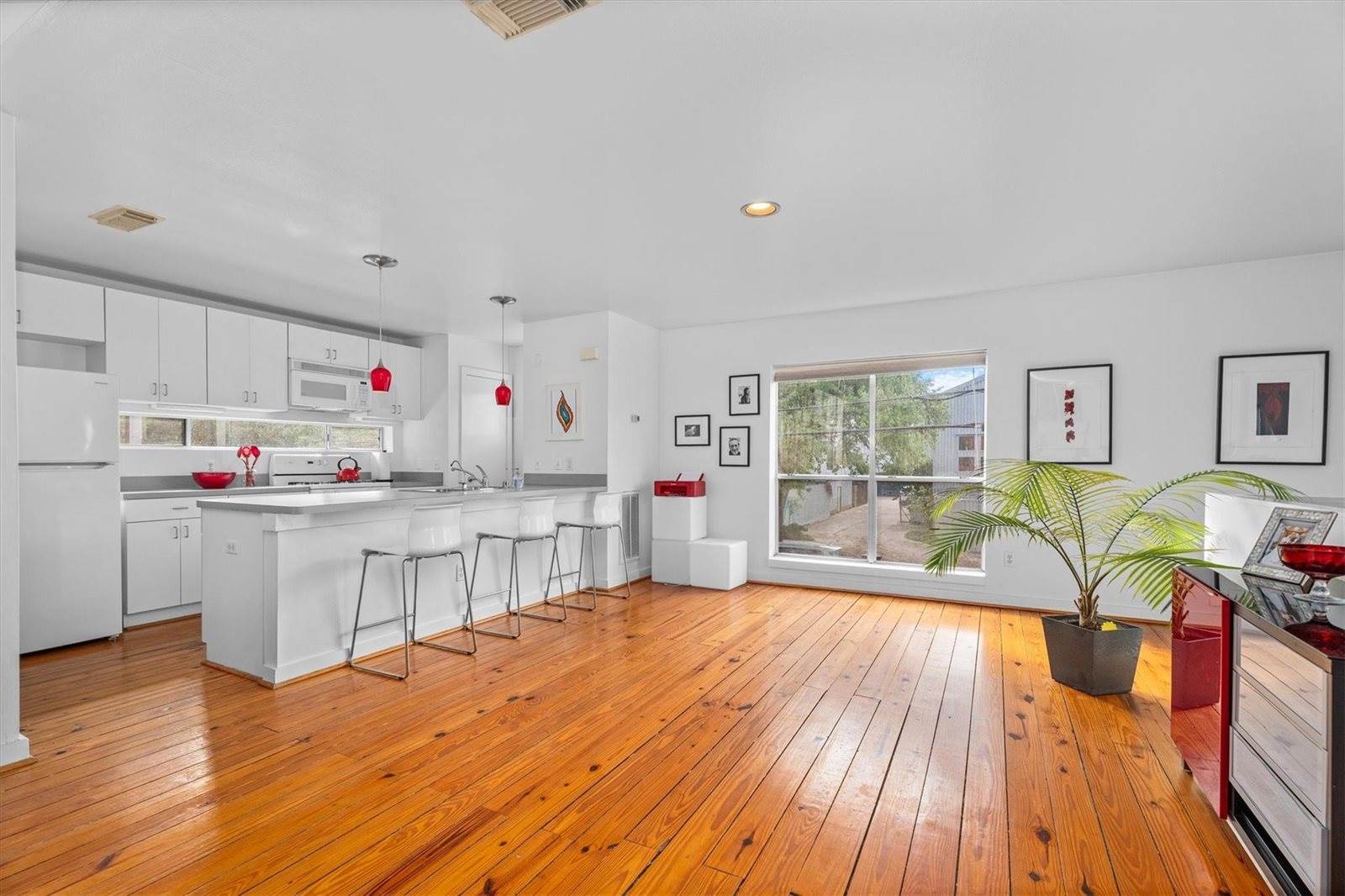 2711 Chenevert Street, Houston, TX 77004