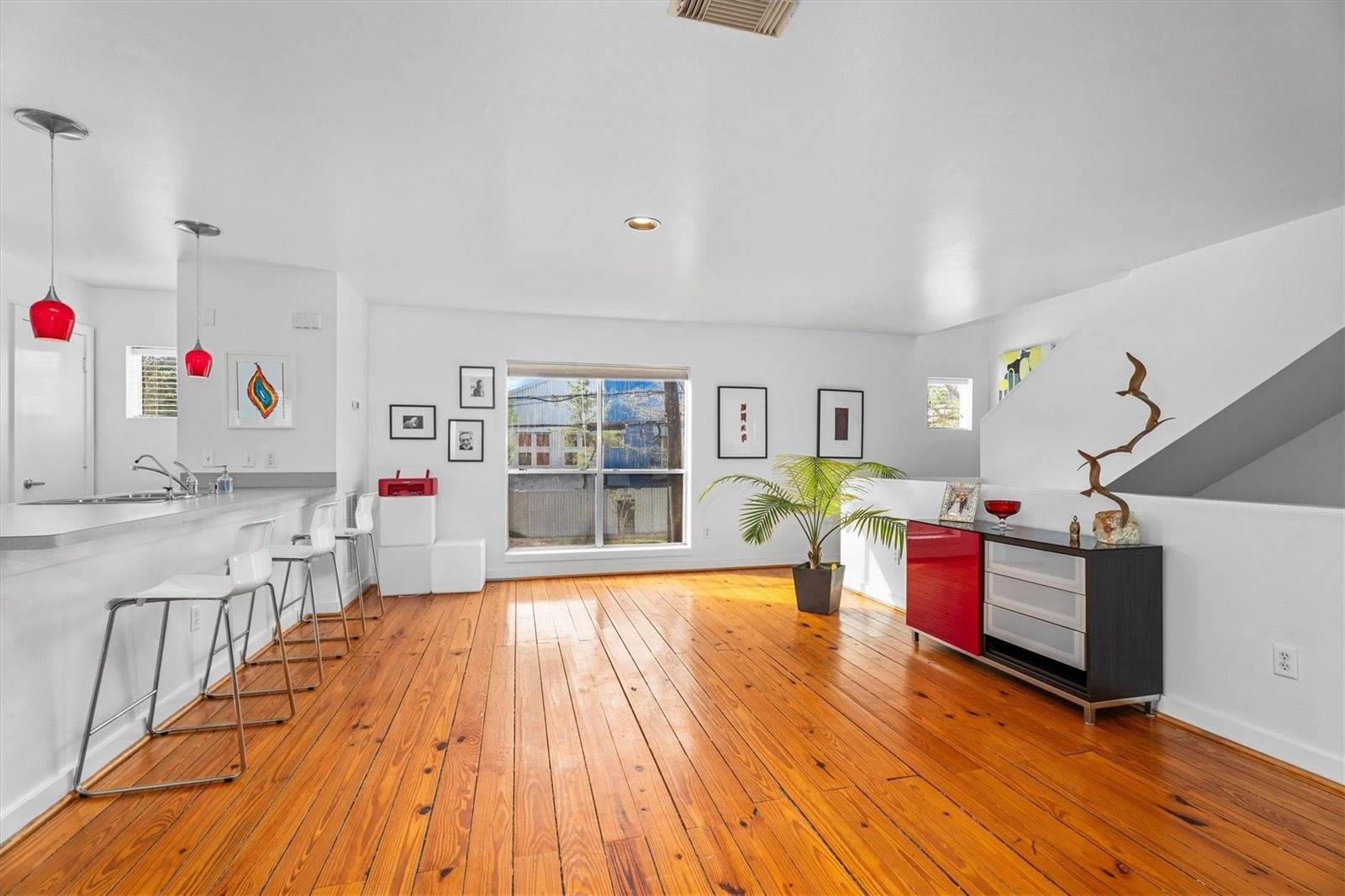 2711 Chenevert Street, Houston, TX 77004