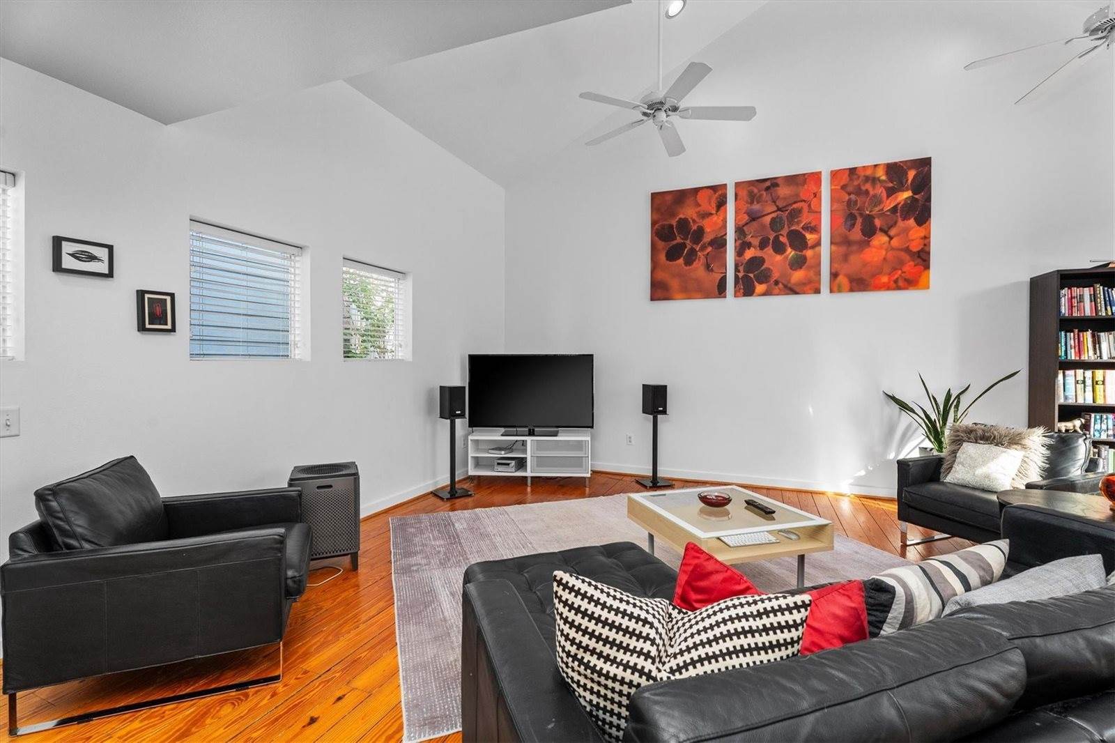 2711 Chenevert Street, Houston, TX 77004