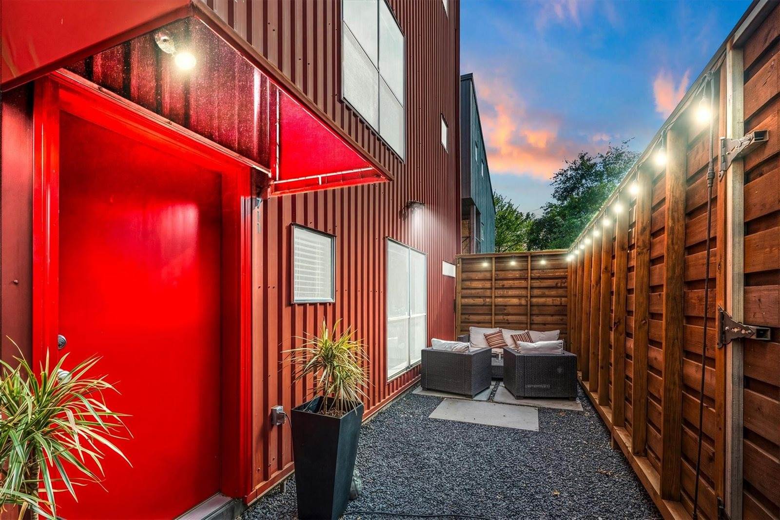 2711 Chenevert Street, Houston, TX 77004