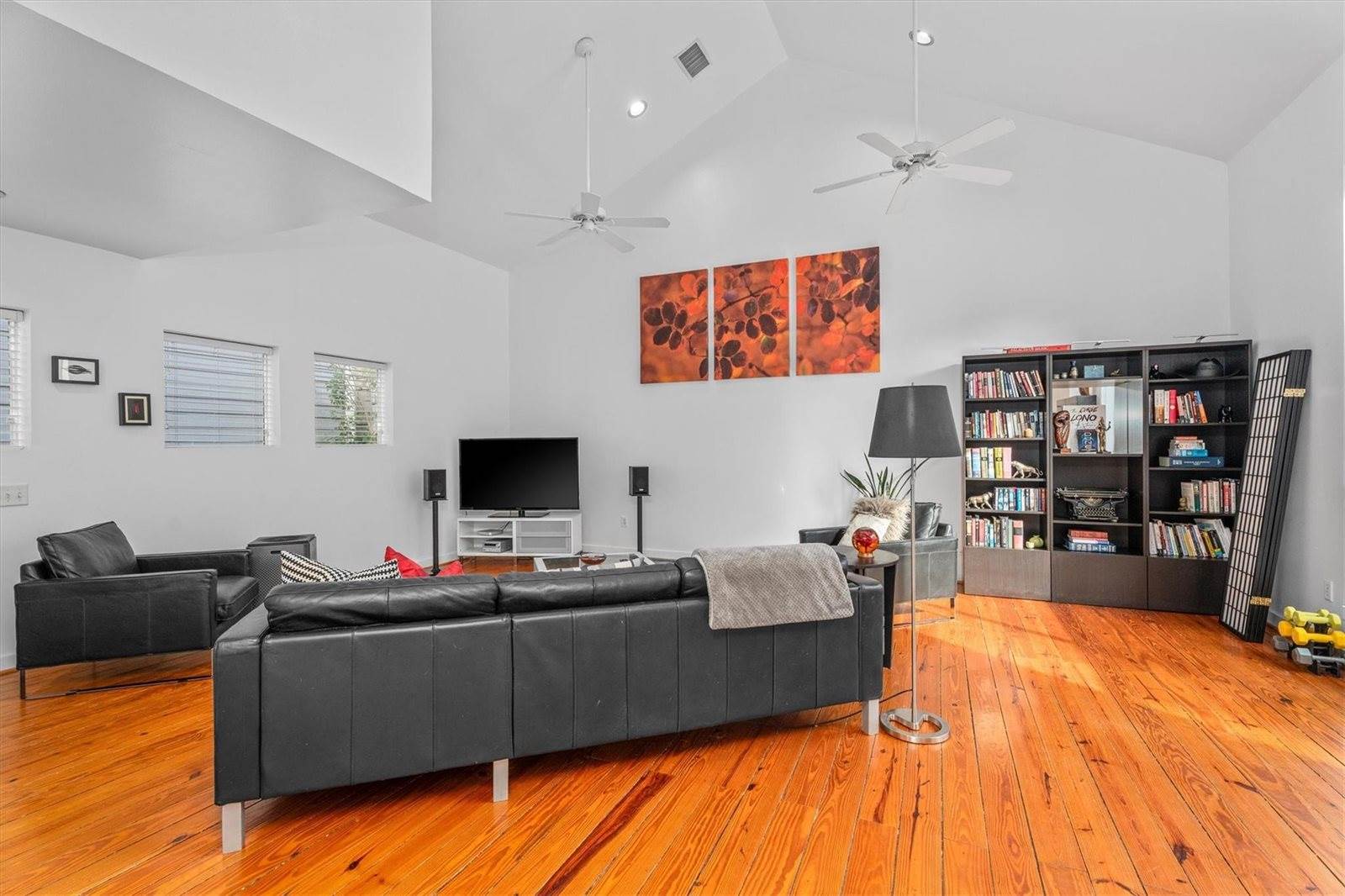 2711 Chenevert Street, Houston, TX 77004