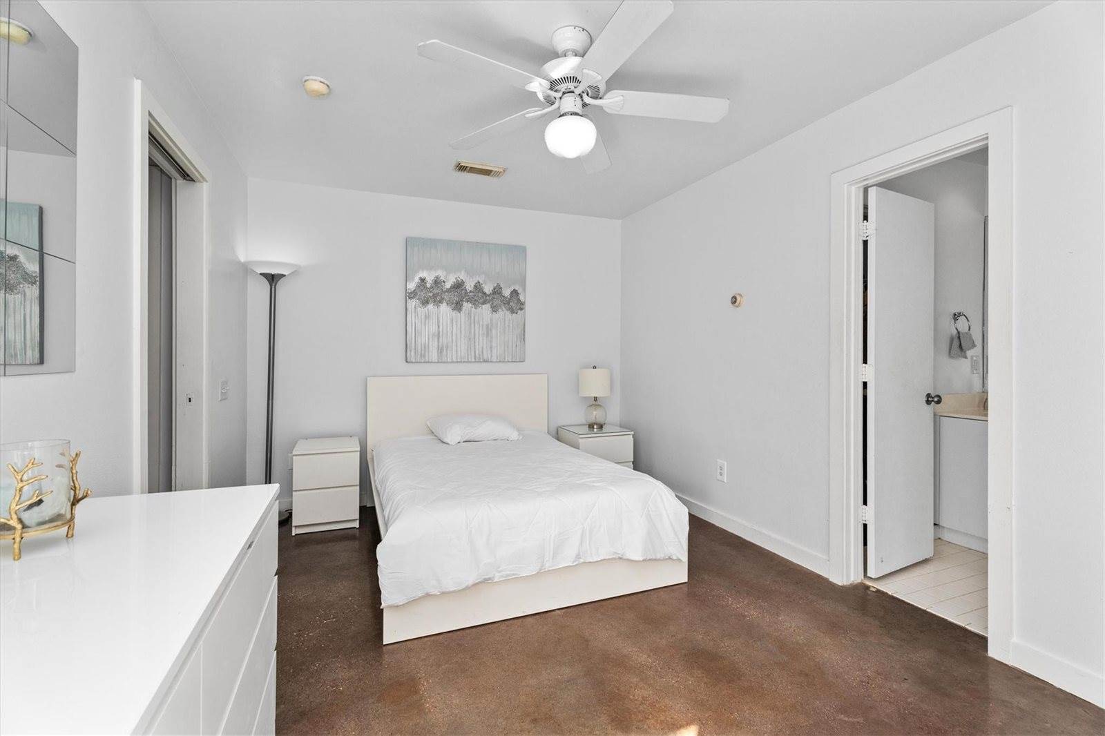 2711 Chenevert Street, Houston, TX 77004