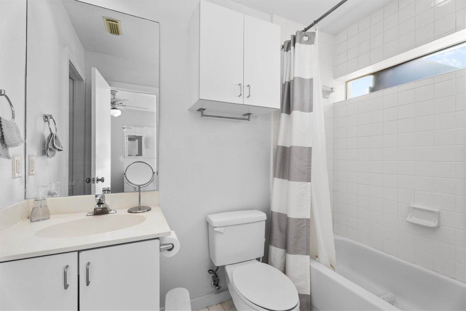 2711 Chenevert Street, Houston, TX 77004