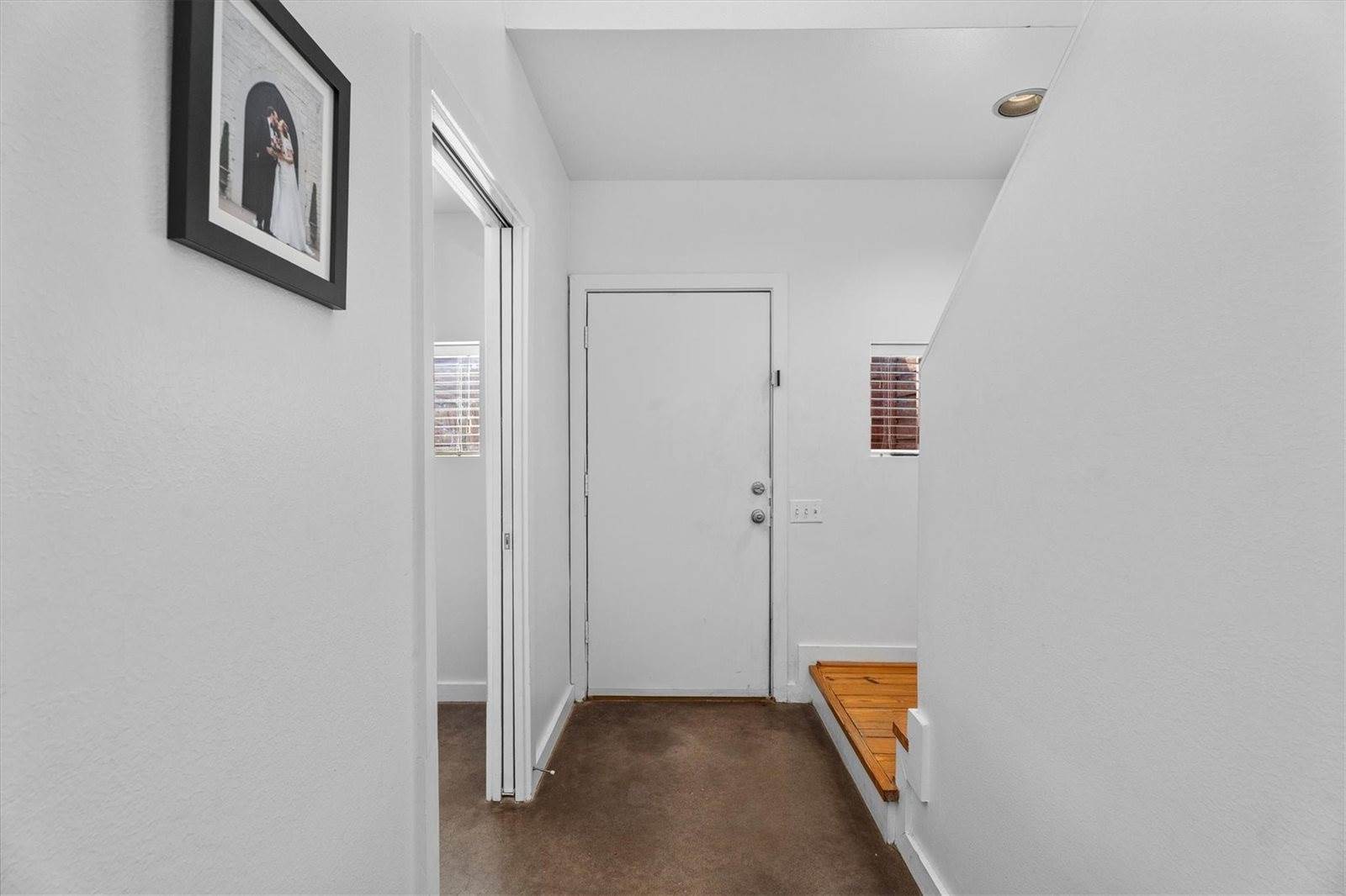 2711 Chenevert Street, Houston, TX 77004