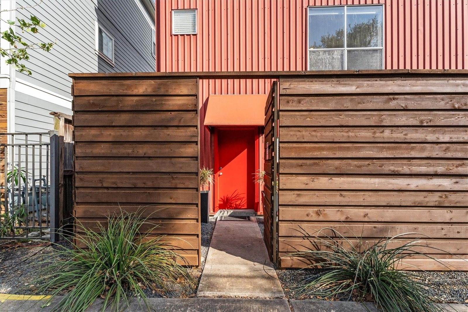 2711 Chenevert Street, Houston, TX 77004