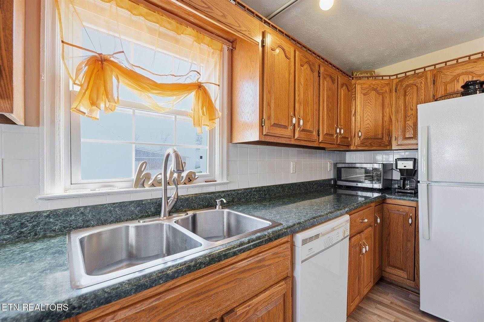 906 Riverview Drive, LaFollette, TN 37766