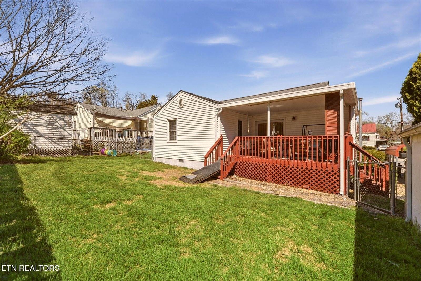 906 Riverview Drive, LaFollette, TN 37766