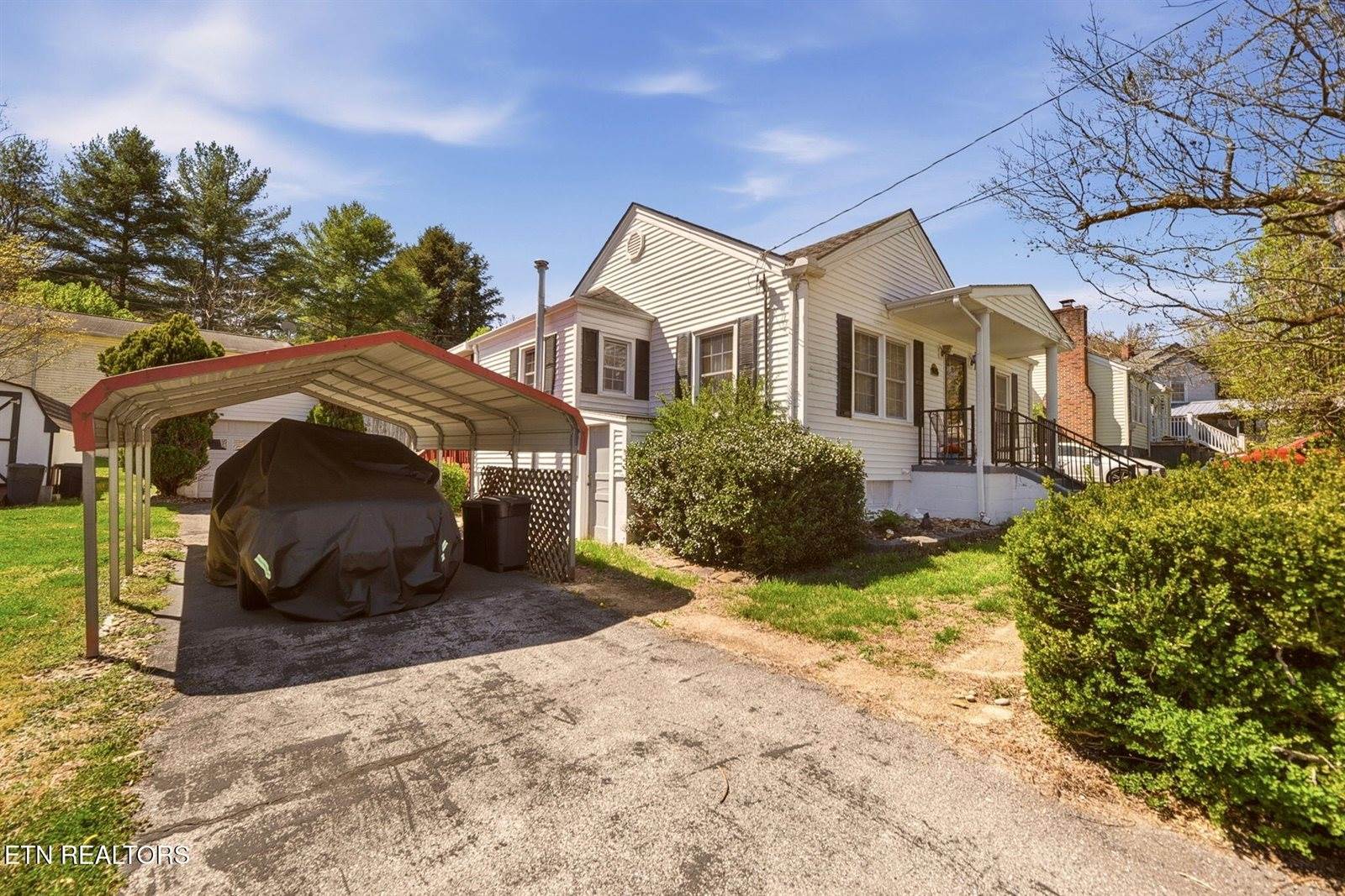 906 Riverview Drive, LaFollette, TN 37766