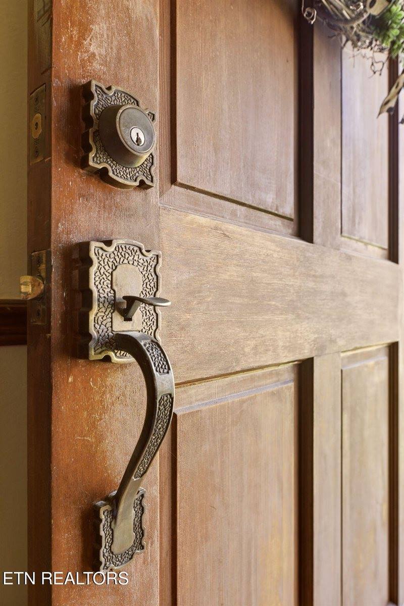 906 Riverview Drive, LaFollette, TN 37766