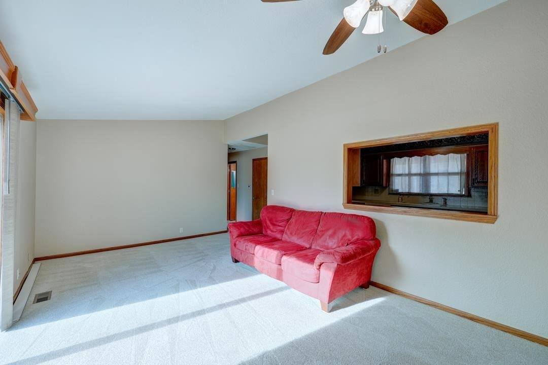 235 Random Rd, Arkansas City, KS 67005