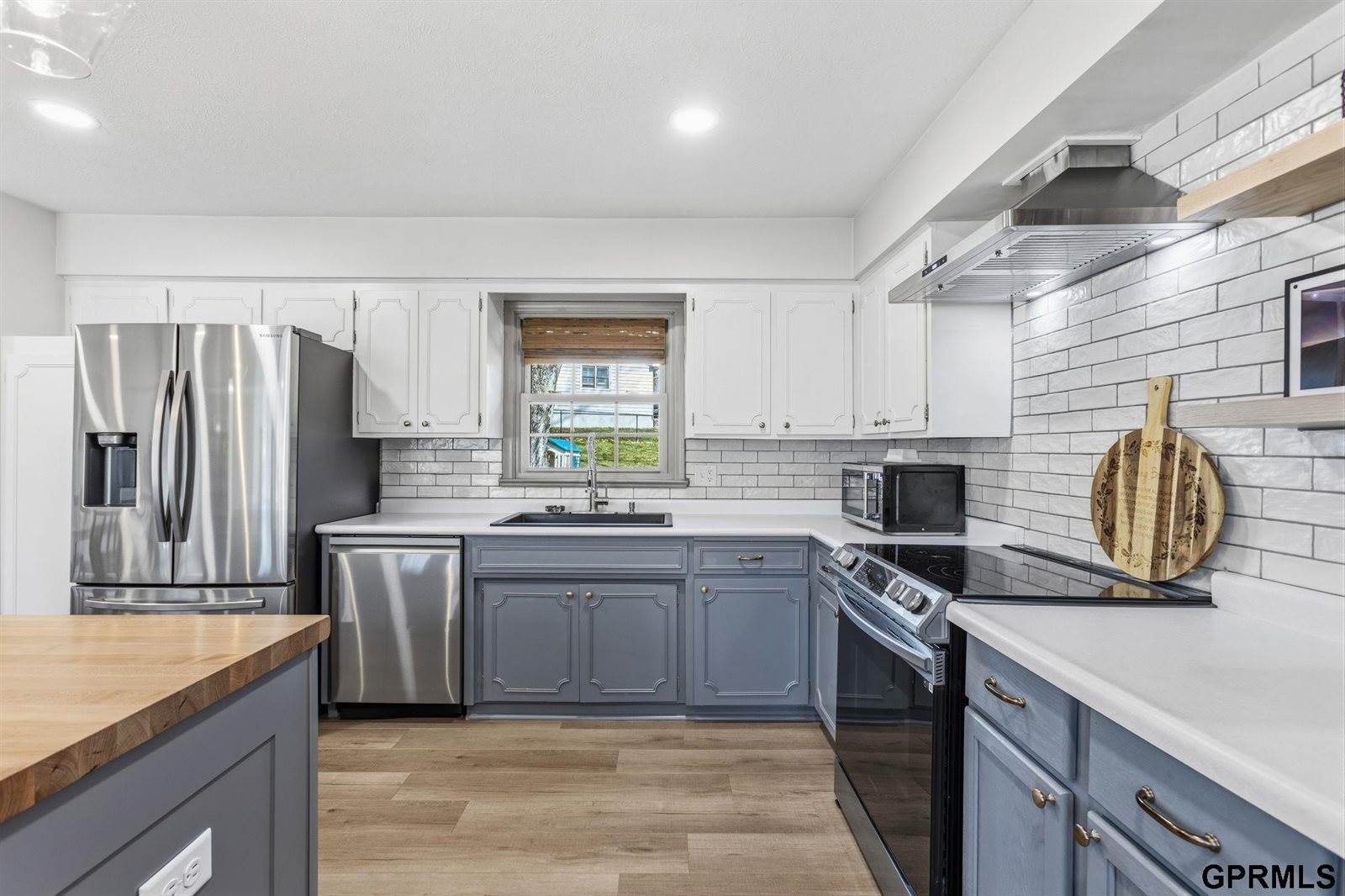 12402 Shamrock Road, Omaha, NE 68154