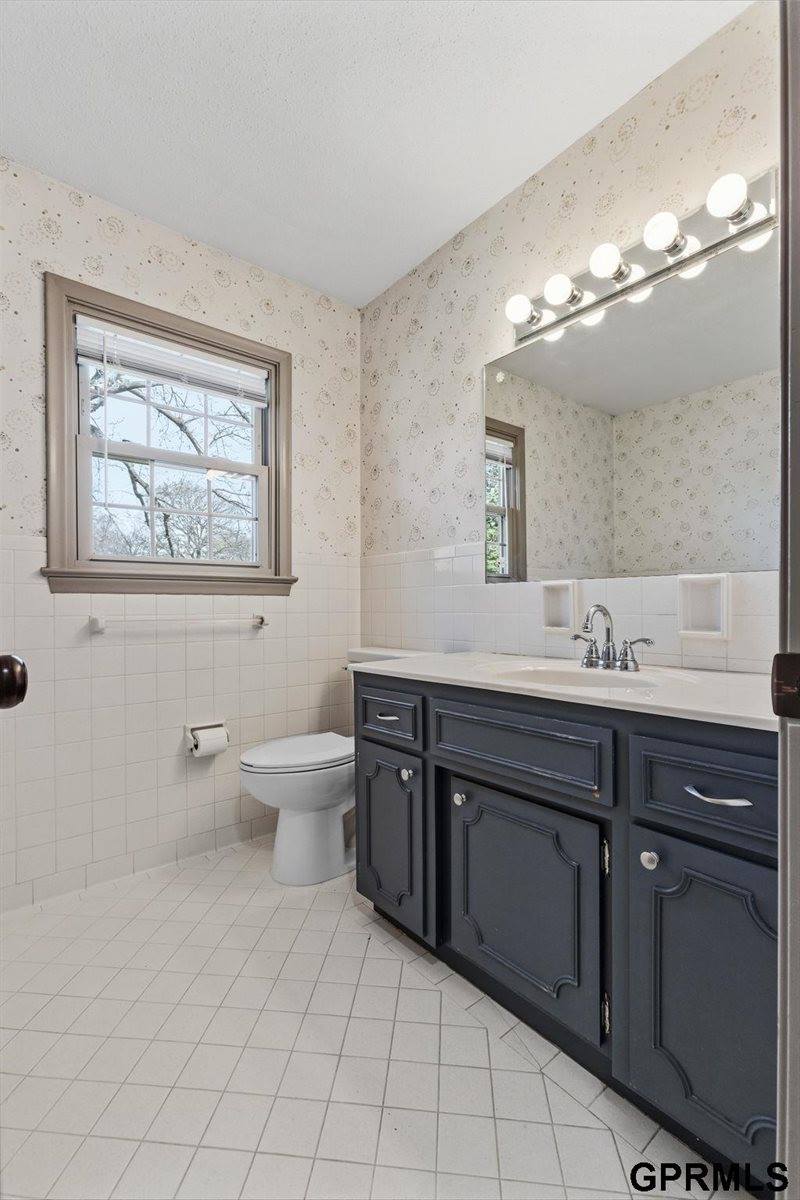 12402 Shamrock Road, Omaha, NE 68154