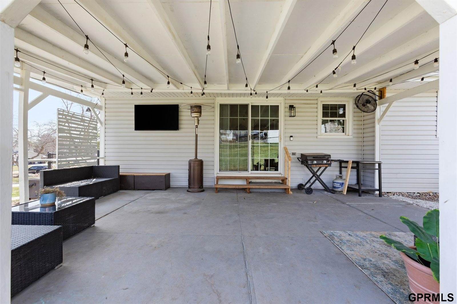 12402 Shamrock Road, Omaha, NE 68154