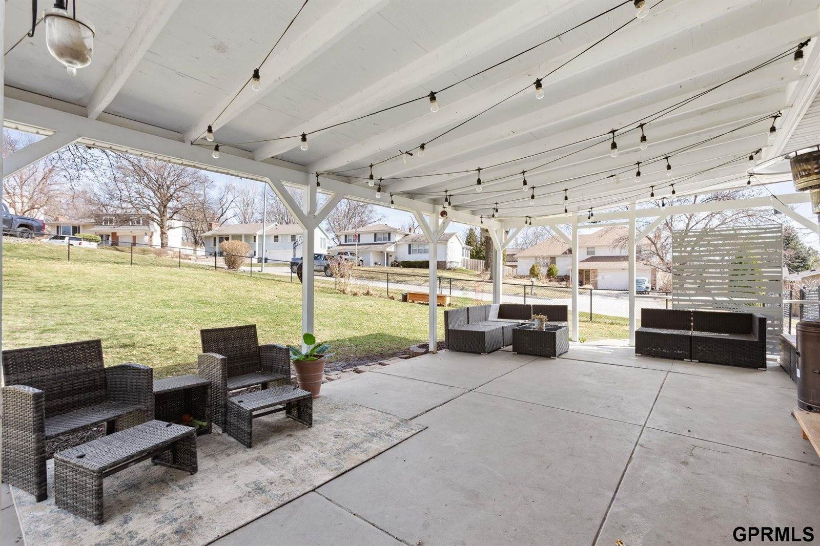 12402 Shamrock Road, Omaha, NE 68154