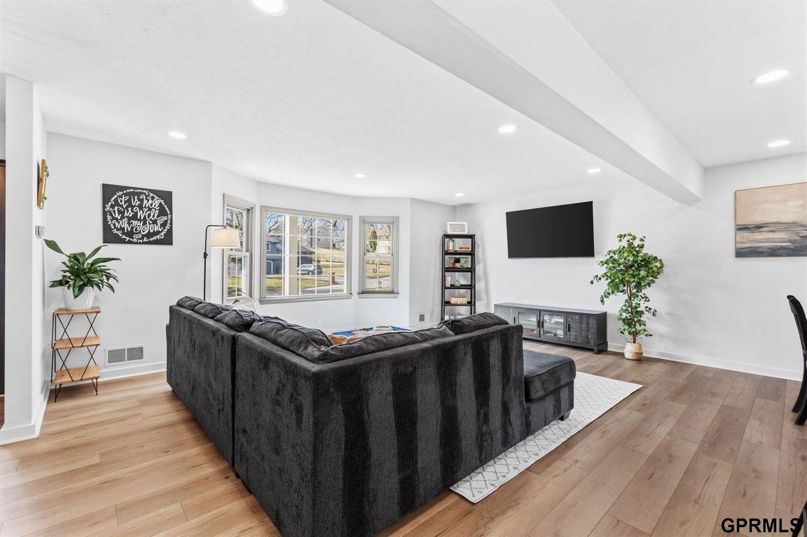 12402 Shamrock Road, Omaha, NE 68154