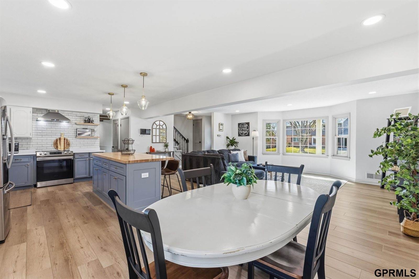 12402 Shamrock Road, Omaha, NE 68154