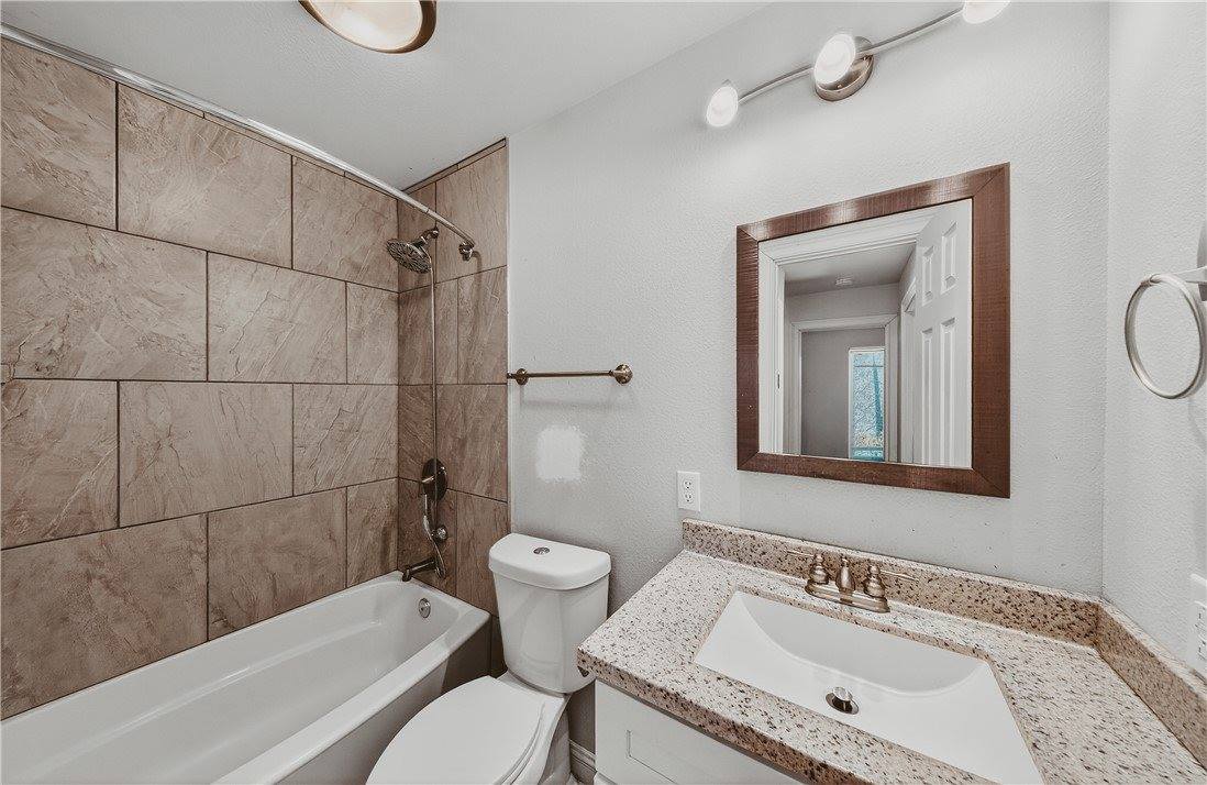 8512 Pine Ridge Drive, Rogers, AR 72756